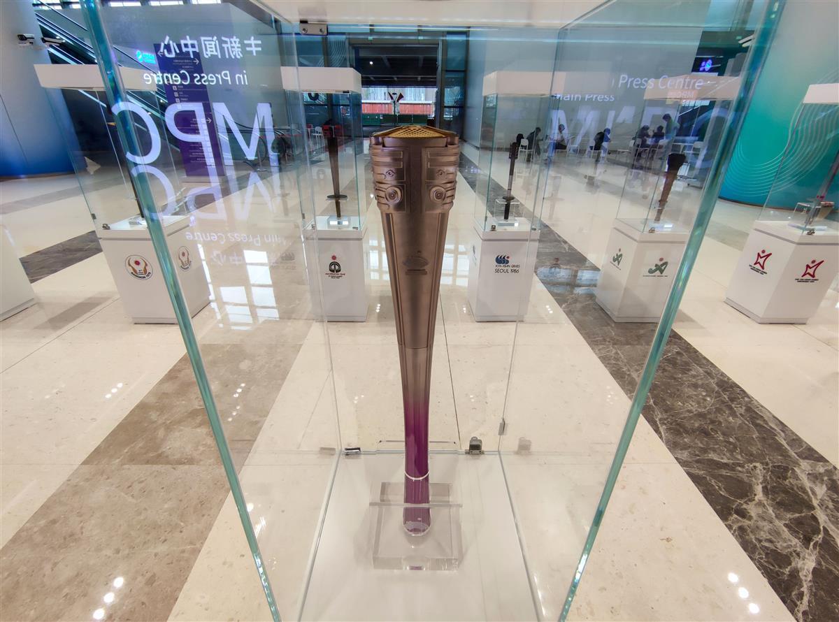 大红鹰图片